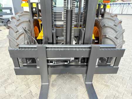 Terénní vysokozdvižný vozík 2012  JCB 940 / DIESEL / TRIPLEX 4500MM / FORK POSITIONER / FORK SIDESHIFT / 4T / NEW TYRES / LIKE NEW (17)