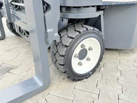 Vierweg zijlader 2012  Combilift FOUR-WAY MULTIDIRECTIONAL FORKLIFT / C3000CB / LPG / TRIPLEX MAST 4900 MM / FULL FREE LIFT / FORK POSITIONER / SIDE SHIFT / EXCELLENT CONDITION (4)