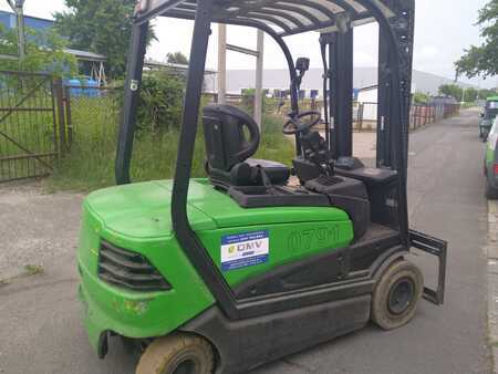 Carrelli elettrici 4 ruote 2008  OM XE30 (1)