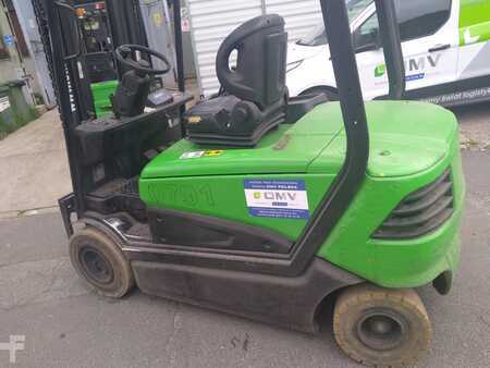 Carrelli elettrici 4 ruote 2008  OM XE30 (2)