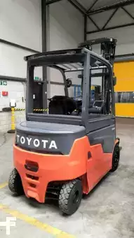 Elektromos 4 kerekű 2025  Toyota 9FBM30T (1)