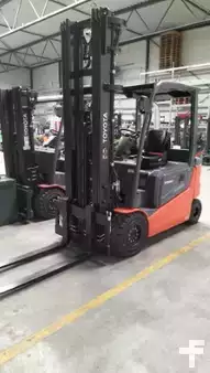 Elektromos 4 kerekű 2025  Toyota 9FBM30T (2)