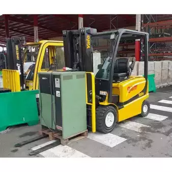 Electric - 4 wheels - Yale ERP25VL (2)