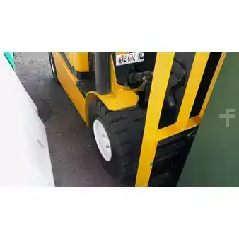 Electric - 4 wheels - Yale ERP25VL (9)
