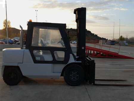 Diesel Forklifts 2014  Nissan F04D50Q (2)