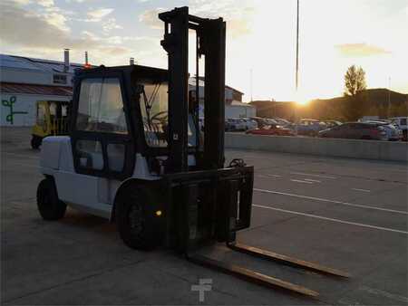 Diesel Forklifts 2014  Nissan F04D50Q (3)