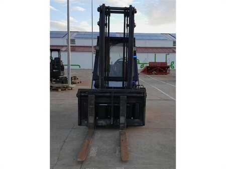 Diesel Forklifts 2014  Nissan F04D50Q (4)