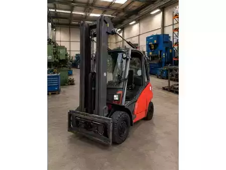 Diesel Forklifts - Linde H40 (2)