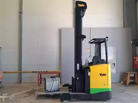 Reach Trucks 2015  Yale MR14 (1)