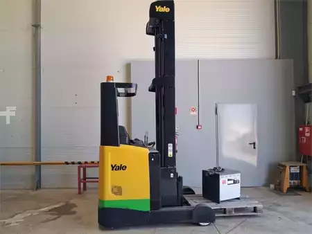 Reach Trucks 2015  Yale MR14 (3)