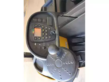 Reach Trucks 2015  Yale MR14 (6)