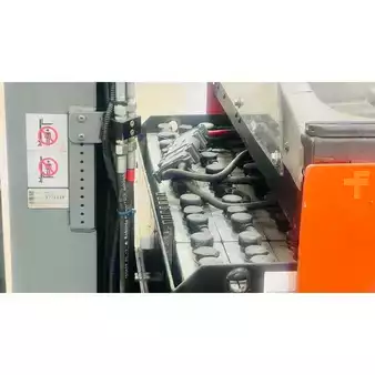 Chariots à mât rétractable 2015  Toyota RRE140M (6)