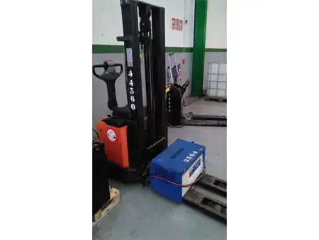 Stacker pedestre - Toyota SWE120I (1)