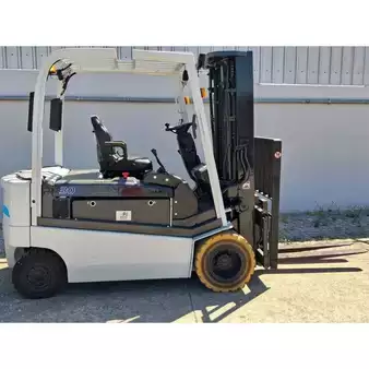 Elektryczne 4-kołowe 2015  Unicarriers G1Q2L30Q (3)