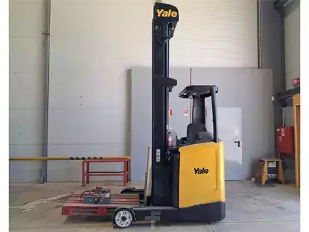 Reach Trucks - Yale MR14 (1)