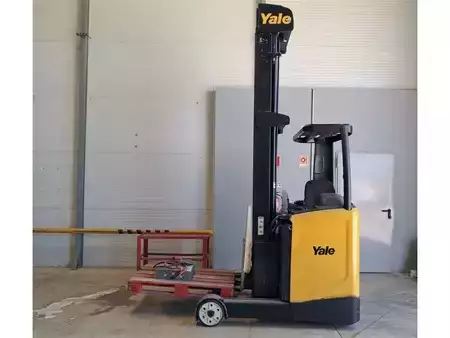 Reach Trucks - Yale MR14 (2)