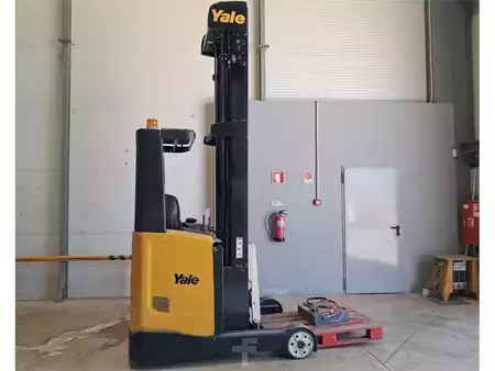 Reach Trucks - Yale MR14 (4)