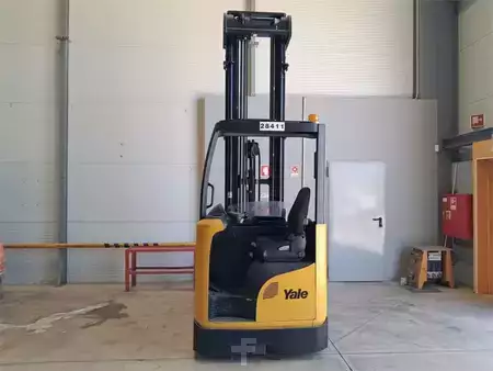 Reach Trucks - Yale MR14 (5)