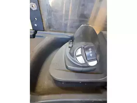 Reach Trucks - Yale MR14 (6)
