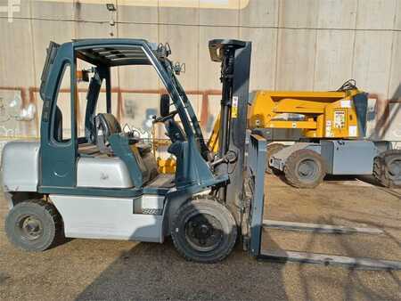 Dieselstapler - Nissan FGD02A30Q (2)