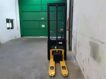 Apilador eléctrico - Yale MS10E (1)