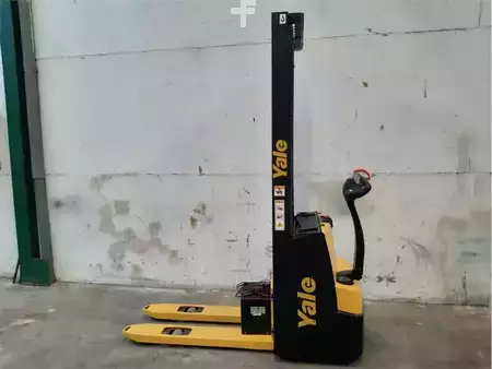 Apilador eléctrico - Yale MS10E (2)
