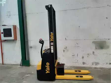 Apilador eléctrico - Yale MS10E (3)