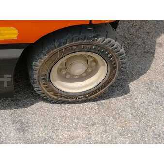 Electric - 4 wheels - Toyota 7FBMF25 (6)