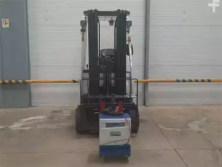 Eléctrica de 4 ruedas - Unicarriers JAG1N1L20Q (2)