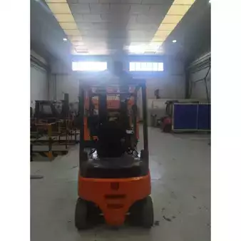Elektro 4 Rad 2016  Toyota 8FBMT20 (4)