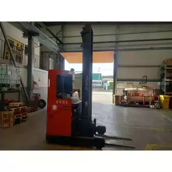 Chariots à mât rétractable - BT RRE160M (3)