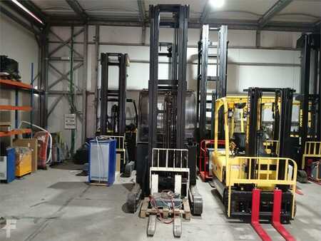 Schubmaststapler 2014  Yale MR16H (2)