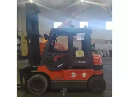 Eléctrica de 4 ruedas - Toyota 7FBMF45 (1)