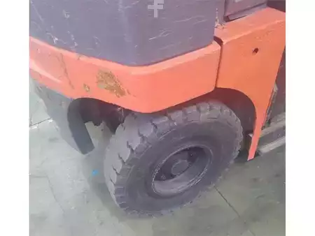 Eléctrica de 4 ruedas - Toyota 7FBMF45 (10)