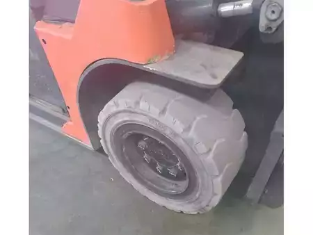 Eléctrica de 4 ruedas - Toyota 7FBMF45 (11)