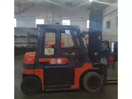 Eléctrica de 4 ruedas - Toyota 7FBMF45 (2)