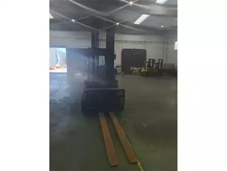 Eléctrica de 4 ruedas - Toyota 7FBMF45 (3)