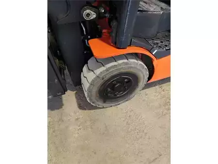 Eléctrica de 4 ruedas 2014  Toyota 8FBMT16T (7)