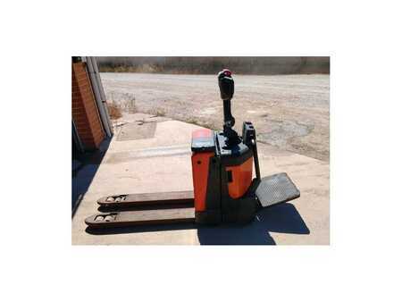 Niederhubwagen 2001  BT P20 (1)