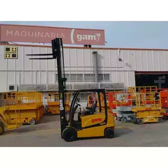 Carrelli elettrici 4 ruote - Yale ERP35VL (7)