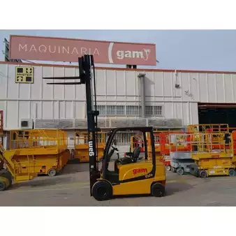 Carrelli elettrici 4 ruote - Yale ERP35VL (8)