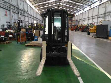 Empilhador diesel - Yale GDP30VX (1)