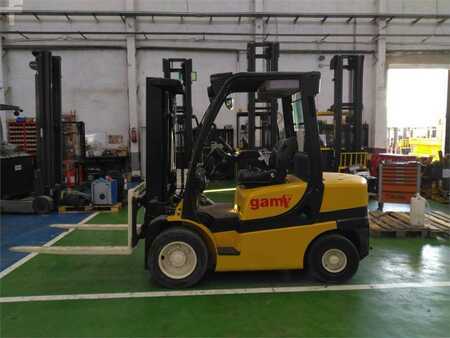 Empilhador diesel - Yale GDP30VX (2)