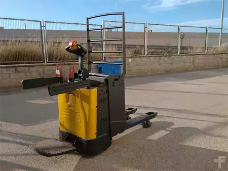 Stacker pedestre - Yale MP20X FBW (10)