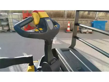 Stacker pedestre - Yale MP20X FBW (14)