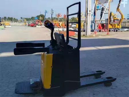 Stacker pedestre - Yale MP20X FBW (5)