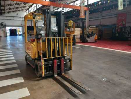 Carrelli elettrici 4 ruote 2019  Hyster J2.5XN (6)