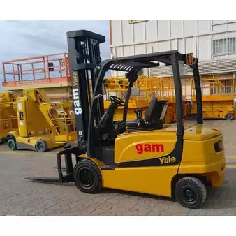 Carrelli elettrici 4 ruote - Yale ERP35VL (1)