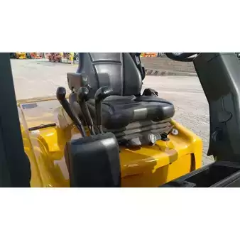 Carrelli elettrici 4 ruote - Yale ERP35VL (10)
