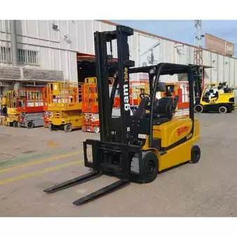 Carrelli elettrici 4 ruote - Yale ERP35VL (2)